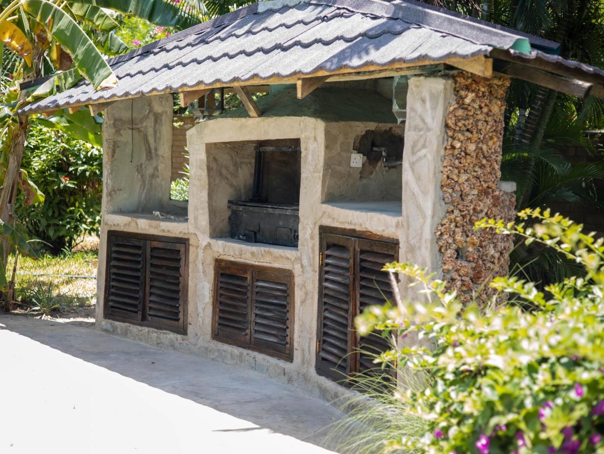 Amani Paradise - Luxury Villas Diani Beach Exterior photo