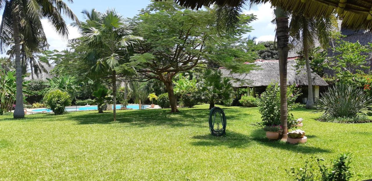 Amani Paradise - Luxury Villas Diani Beach Exterior photo