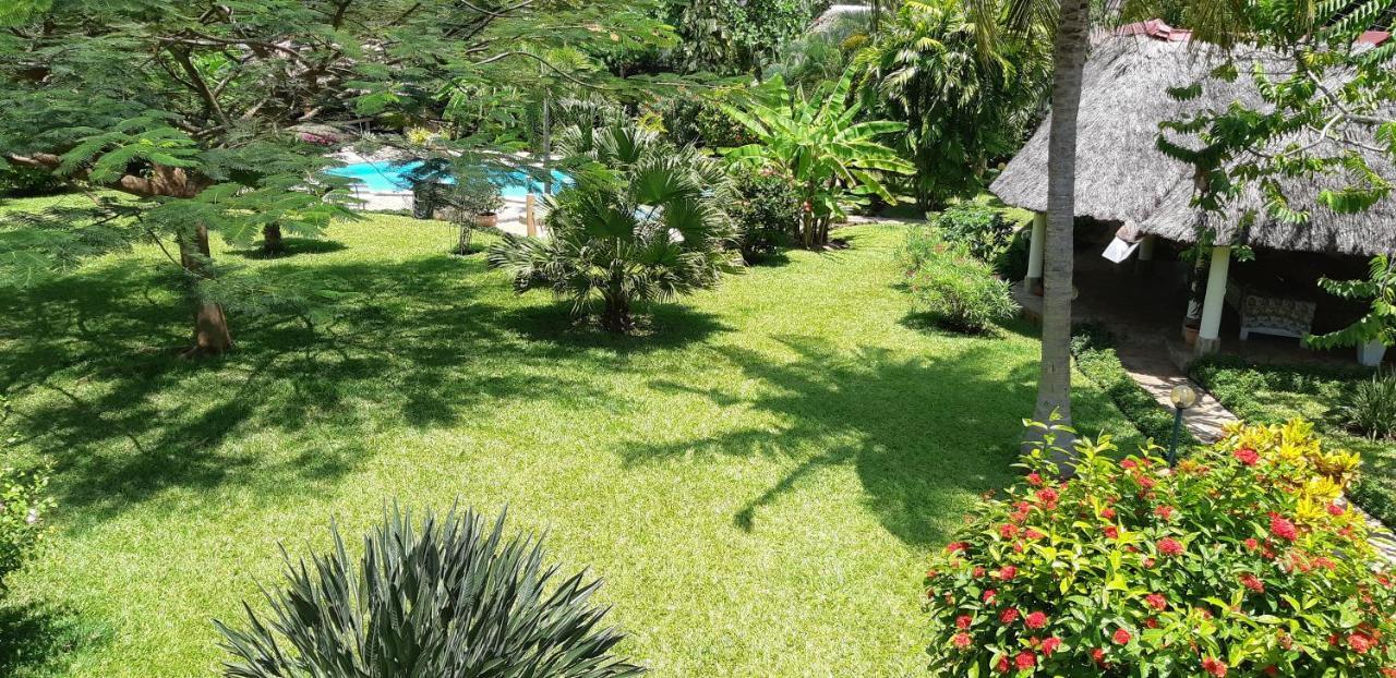 Amani Paradise - Luxury Villas Diani Beach Exterior photo