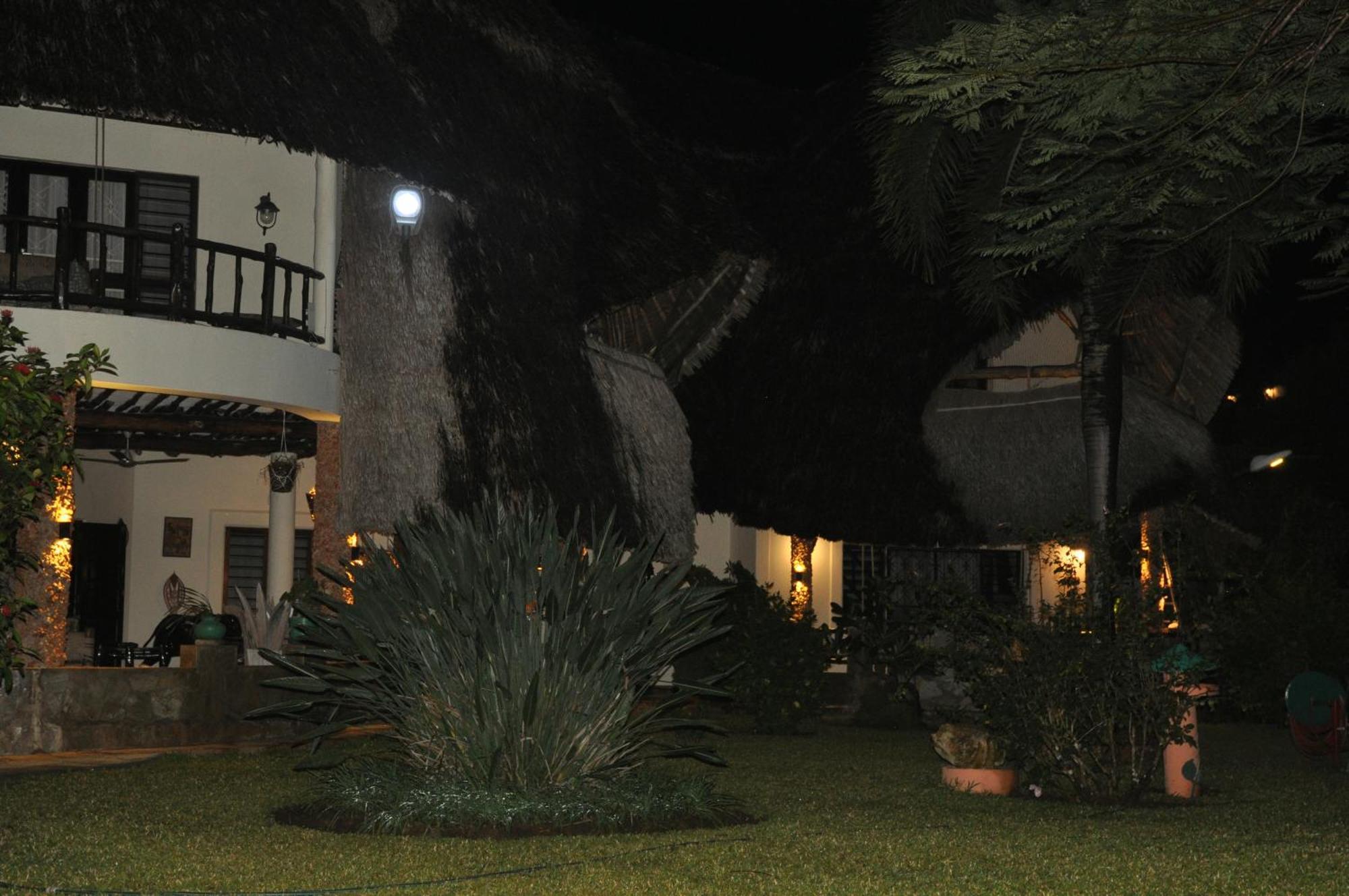 Amani Paradise - Luxury Villas Diani Beach Exterior photo
